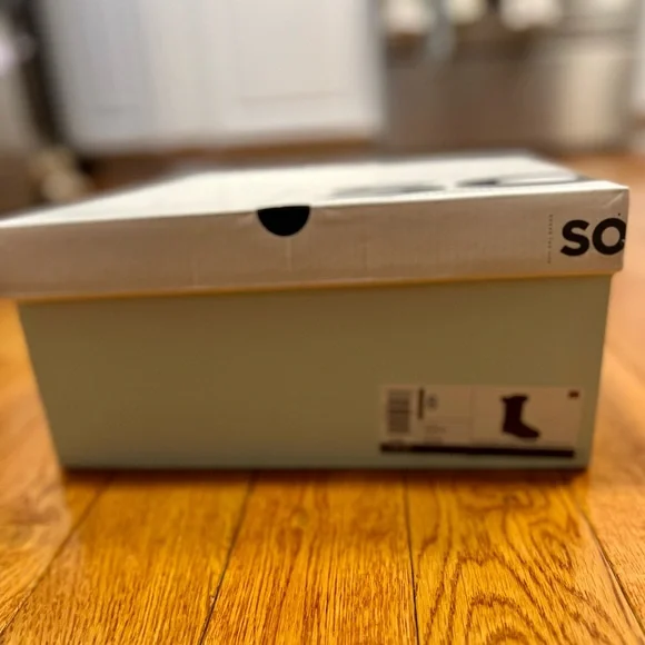 Women's Black Fur-Lined Boots Cozy with Cute Buttons - Picture 3 of 7